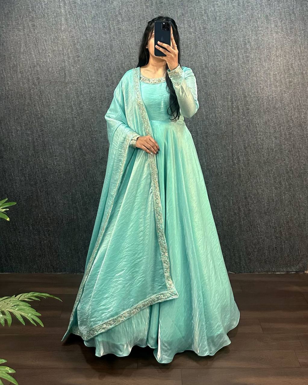 EXCLUSIVE GOWN MASTER SERIES
