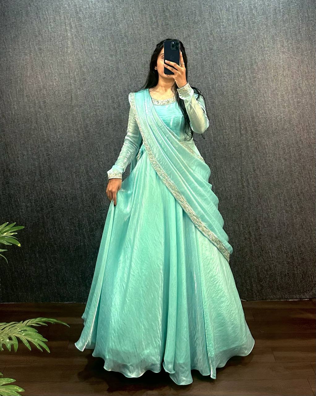 EXCLUSIVE GOWN MASTER SERIES