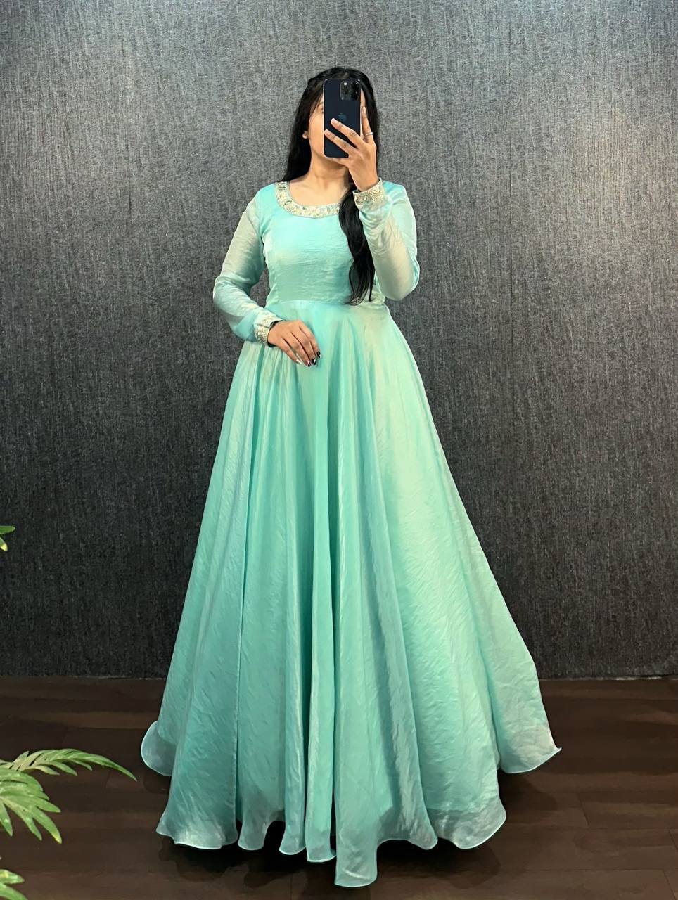 EXCLUSIVE GOWN MASTER SERIES