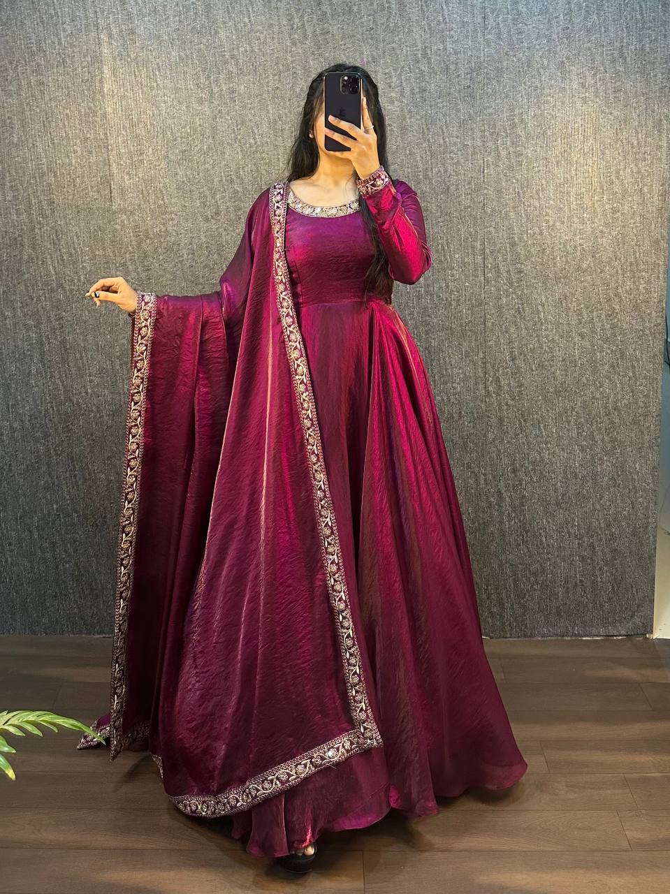 EXCLUSIVE GOWN MASTER SERIES