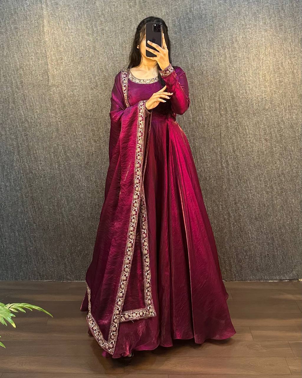 EXCLUSIVE GOWN MASTER SERIES