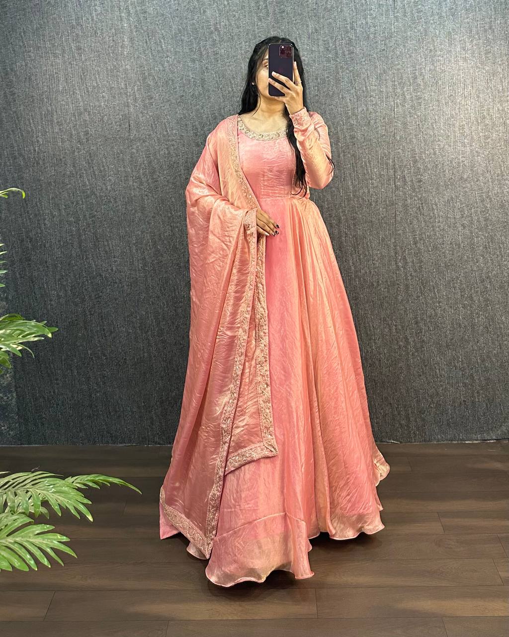 EXCLUSIVE GOWN MASTER SERIES