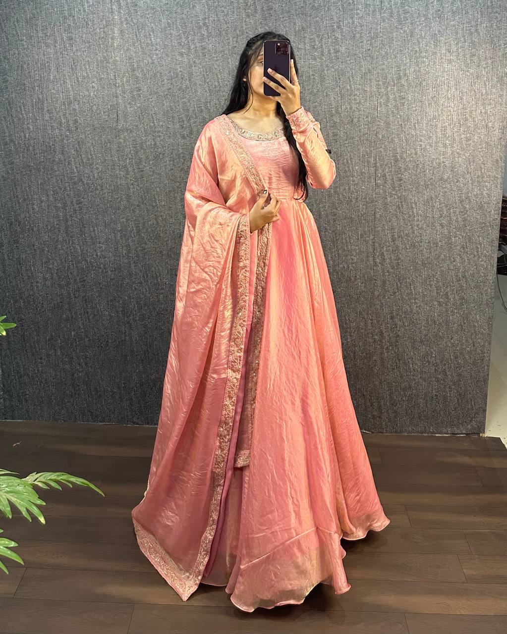 EXCLUSIVE GOWN MASTER SERIES