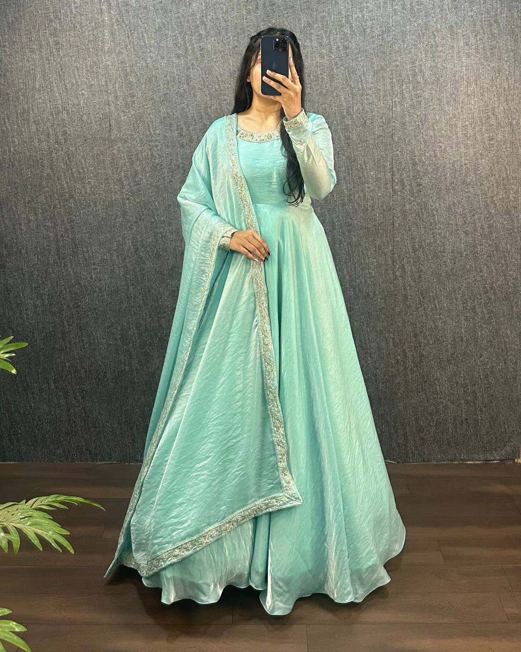 EXCLUSIVE GOWN MASTER SERIES