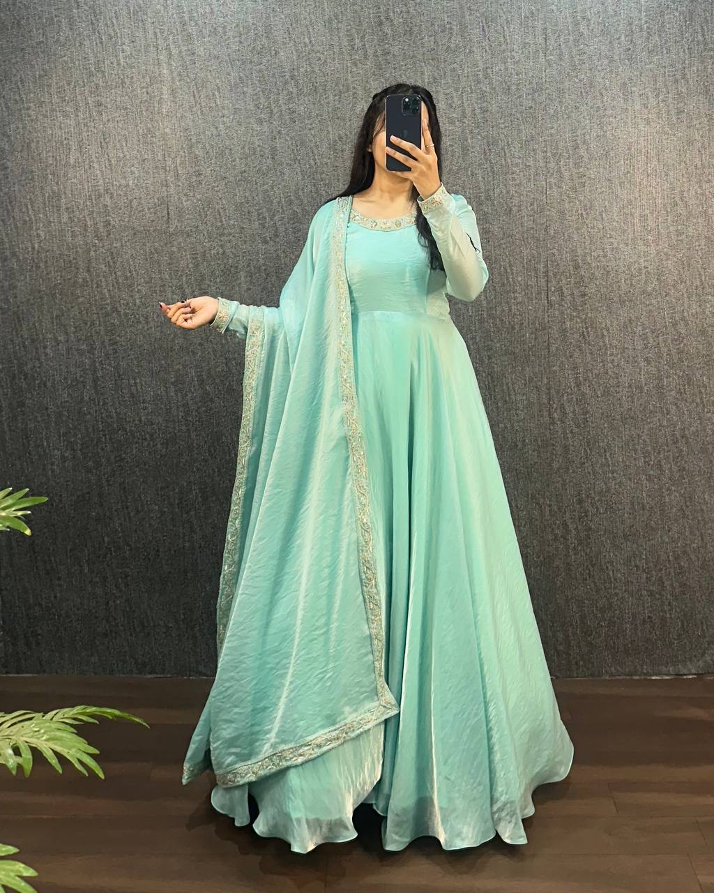 EXCLUSIVE GOWN MASTER SERIES